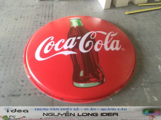 LÀM HỘP ĐÈN TRÒN HÚT NỔI CHO DOANH NGHIỆP CẦN LƯU Ý NHỮNG GÌ? hop den mica hut noi coca cola