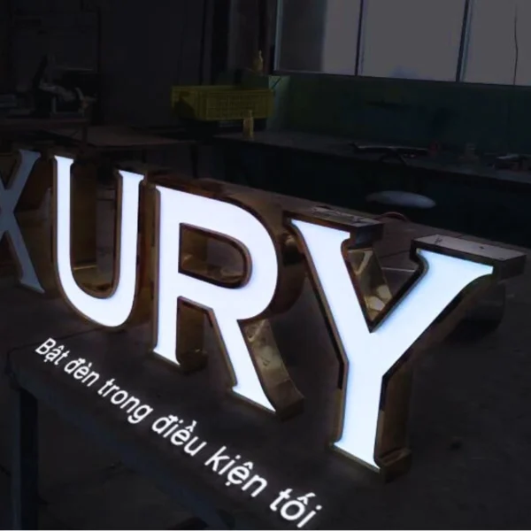 Chữ nổi inox mặt mica gắn đèn LED chiếu sáng ban đêm
