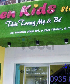 Nét “Ưu Việt” Mà Chỉ Bảng Hiệu Cỏ Nhân Tạo Mới Có lam bang hieu co 2