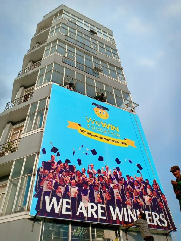 Làm Bảng Hiệu Alu - Mica chữ nổi, đèn LED các loại TPHCM Mẫu bảng hiflex ốp Tole phía sau chắc chắn