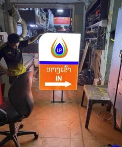 Làm Bảng Hiệu Alu - Mica chữ nổi, đèn LED các loại TPHCM hop den mica hut noi 2