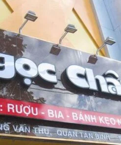 Review ưu nhược điểm bảng hiệu chữ nổi mica