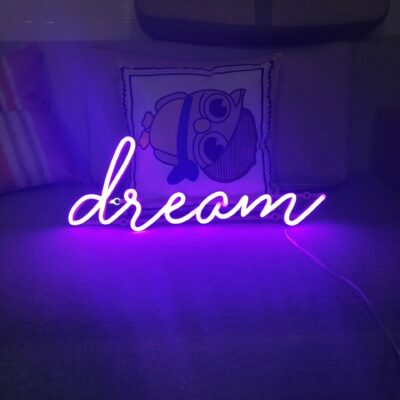 Neon sign trang trí phòng ngủ