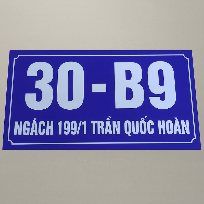 Tổng hợp 8 kích thước biển số nhà theo quy định của Nhà nước Biển số nhà mica nên xanh, chữ trắng