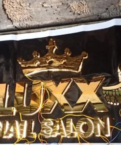 Chữ inox hắt sáng dạ chân