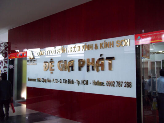 Bảng hiệu mica tên công ty