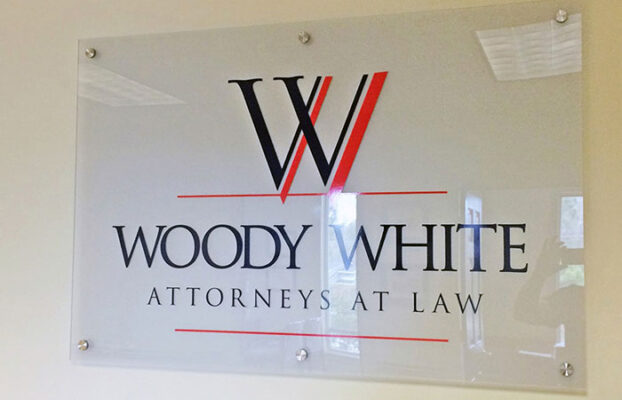 Bảng hiệu mica tên công ty