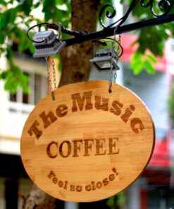 Bảng hiệu gỗ me tây giá rẻ Bảng hiệu bằng gỗ