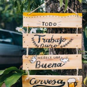 Bảng hiệu gỗ shop bang hieu go 20 e1700123847605