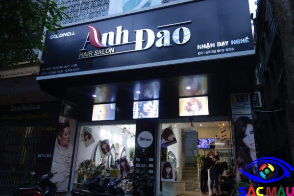 Bảng hiệu làm tóc ấn tượng