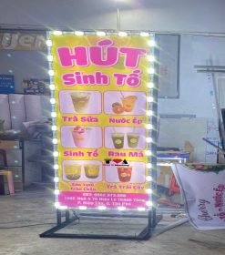 Bảng hiệu hộp đèn đứng biến hóa mọi phong cách bảng hiệu hộp đèn đứng