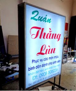 Bảng hiệu hộp đèn đứng biến hóa mọi phong cách bảng hiệu hộp đèn đứng