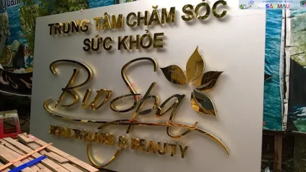 Sắc Màu quảng bá gắn thương hiệu bằng bảng hiệu chữ nổi inox