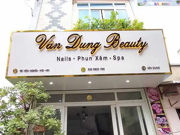 Bảng hiệu mica: Sắc Màu lựa chọn hoàn hảo cho quảng cáo thu hút