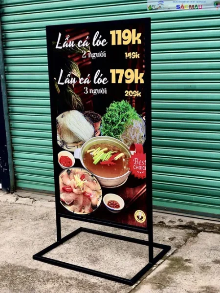 Cách thiết kế và sử dụng standee truyền thông cho doanh nghiệp