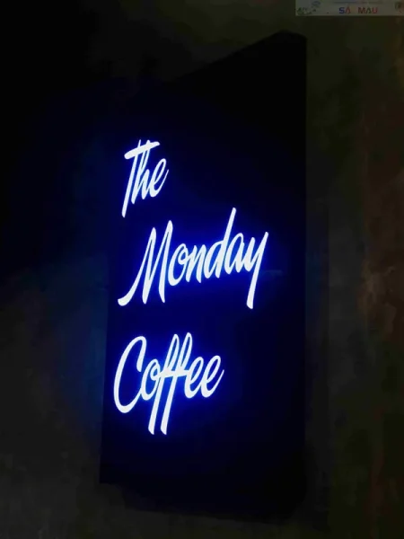 Chữ nổi inox vàng làm bảng hiệu mang lại lợi ích gì cho doanh nghiệp?