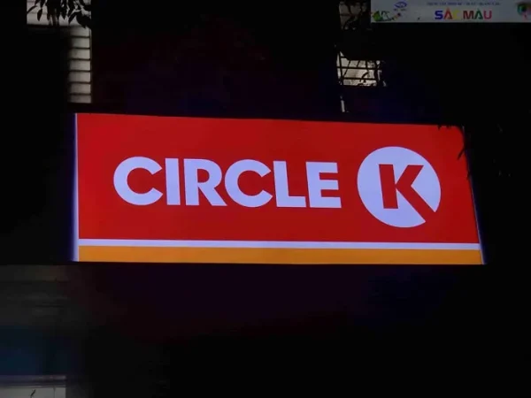 Lý do nên sử dụng chất liệu mica làm bảng hiệu hộp đèn quảng cáo