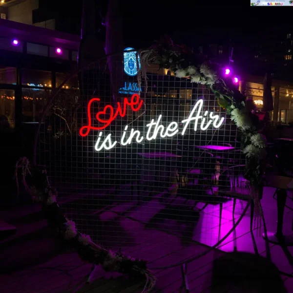 Uốn chữ led neon sign tạo ra sản phẩm đèn trang trí ấn tượng, nổi bật cho thương hiệu.