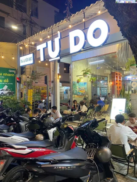 Nhận gia công cắt chữ mica uốn nổi phát sáng chất lượng, giá tốt