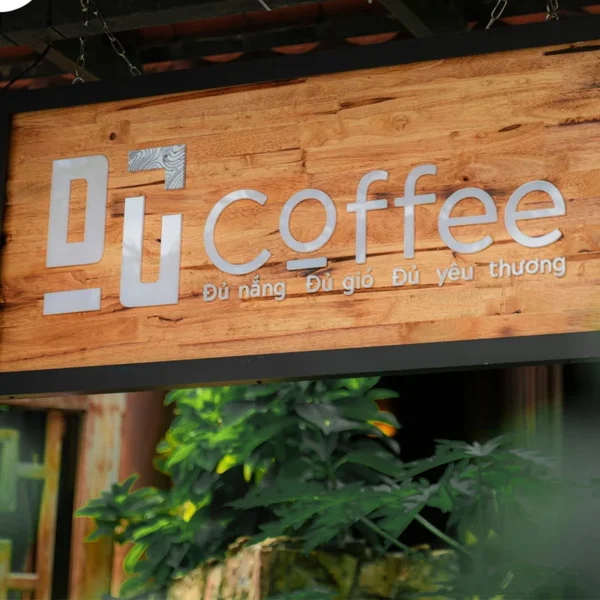 Báo giá làm bảng hiệu gỗ Nguyễn Long Sắc Màu bang hieu go du coffee