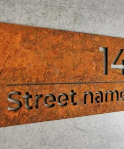 Bảng Hiệu Sắt CNC Cao Cấp - Sự Kết Hợp Hoàn Hảo Giữa Mỹ Thuật Và Công Nghệ Bảng hiệu sắt CNC số nhà 14 khắc chữ “Street name” phong cách công nghiệp, nền sắt rỉ sét cổ điển