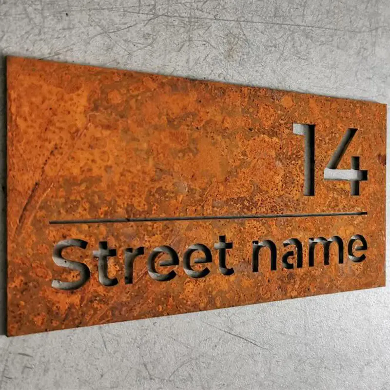 Bảng Hiệu Sắt CNC Cao Cấp - Sự Kết Hợp Hoàn Hảo Giữa Mỹ Thuật Và Công Nghệ Bảng hiệu sắt CNC số nhà 14 khắc chữ “Street name” phong cách công nghiệp, nền sắt rỉ sét cổ điển