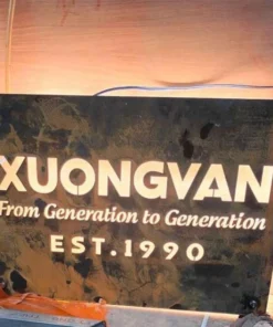 Bảng hiệu sắt rỉ sét Xưởng Vân phong cách thủ công hoài cổ từ năm 1990