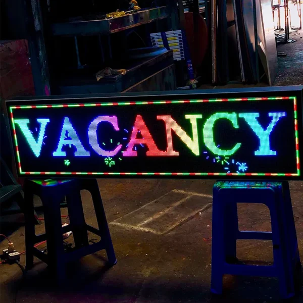 BÁO GIÁ BẢNG LED MA TRẬN TẠI TP.HCM ∣ ƯU ĐÃI ∣CHẤT LƯỢNG Bảng LED ma trận hiển thị chữ “VACANCY” nhiều màu sắc, dùng cho khách sạn hoặc nhà nghỉ