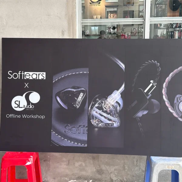 Dán decal quảng cáo sản phẩm Softears trước cửa hàng giúp thu hút sự chú ý và tăng nhận diện thương hiệu