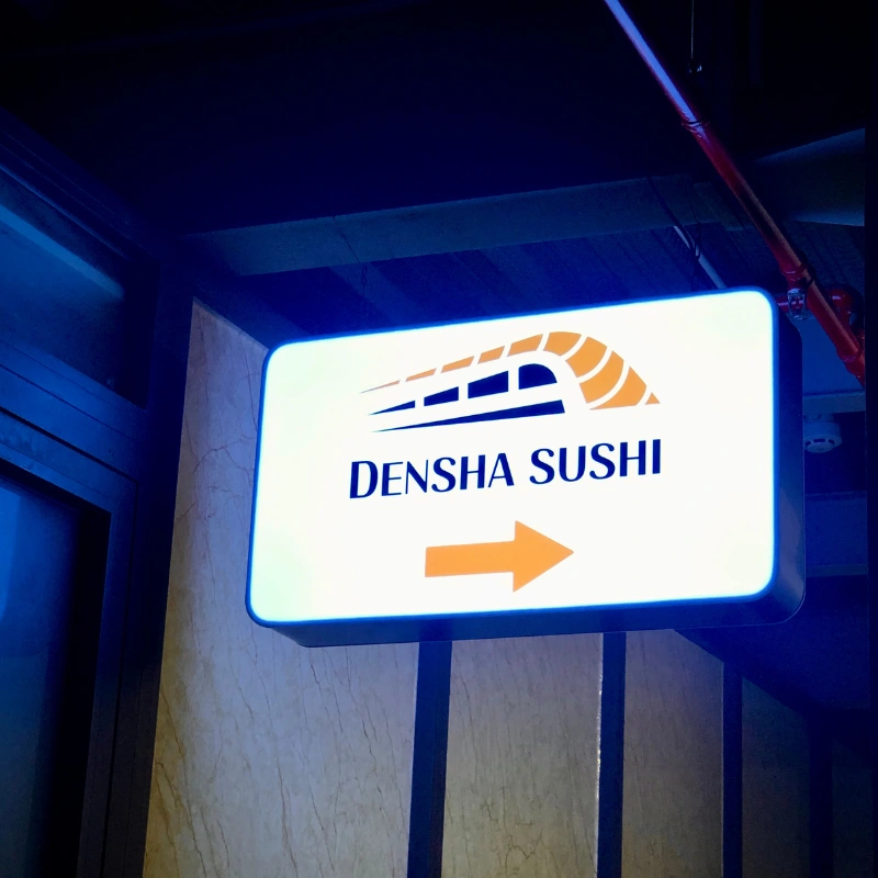 Làm Bảng Hiệu Thông Minh – Kết Hợp Sáng Tạo Và Công Nghệ Hiện Đại Hộp đèn hút nổi Densha sushi