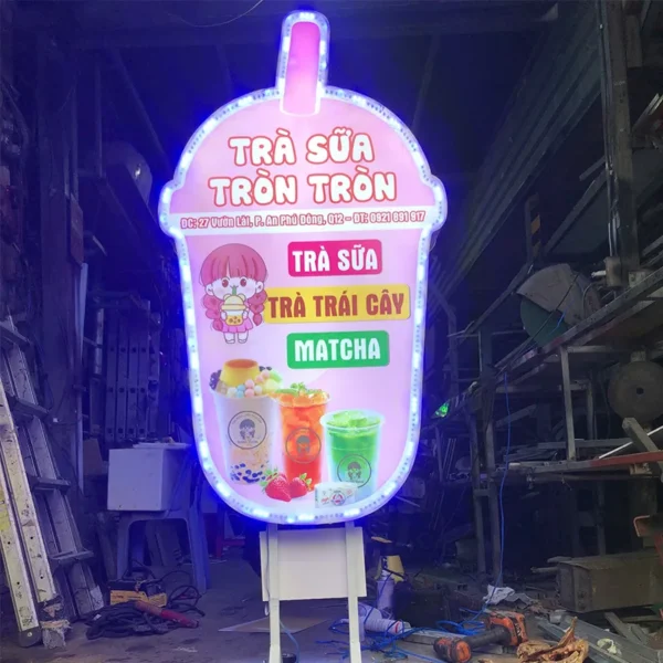 Bảng hiệu hộp đèn đứng biến hóa mọi phong cách Hộp đèn ly trà sữa Tròn Tròn thiết kế hình ly độc quyền, chiếu sáng LED nổi bật ban đêm
