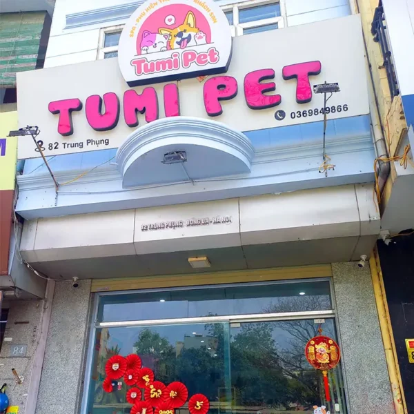 Thi công bảng hiệu alu chữ nổi cho shop thú cưng Tumi Pet tại TP.HCM